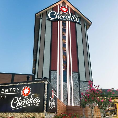 Cherokee Casino Hotel Roland Buitenkant foto