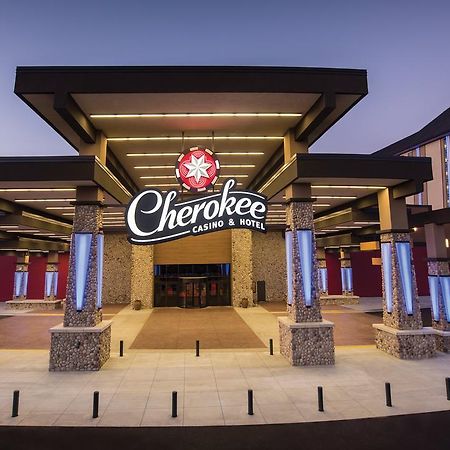 Cherokee Casino Hotel Roland Buitenkant foto