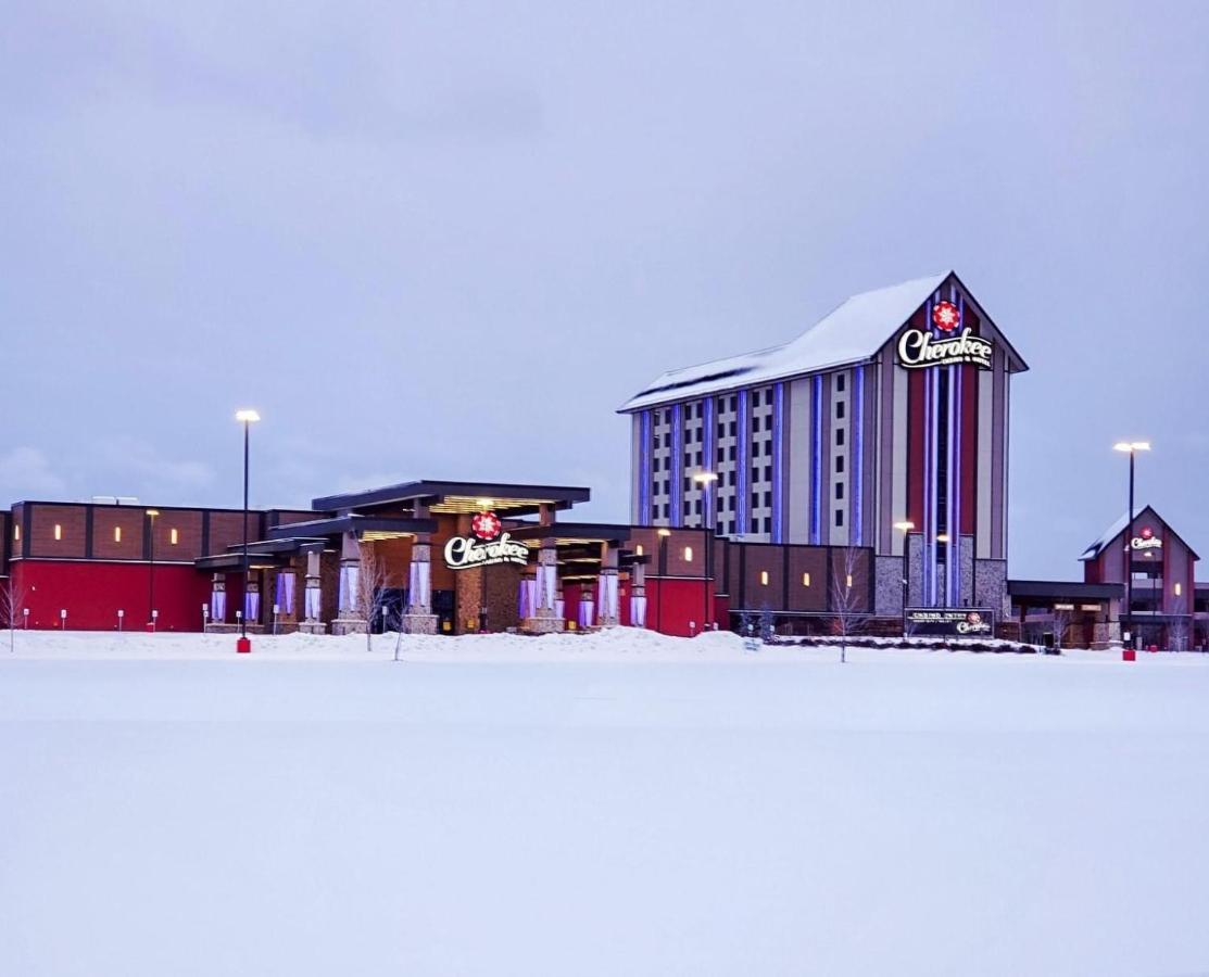 Cherokee Casino Hotel Roland Buitenkant foto
