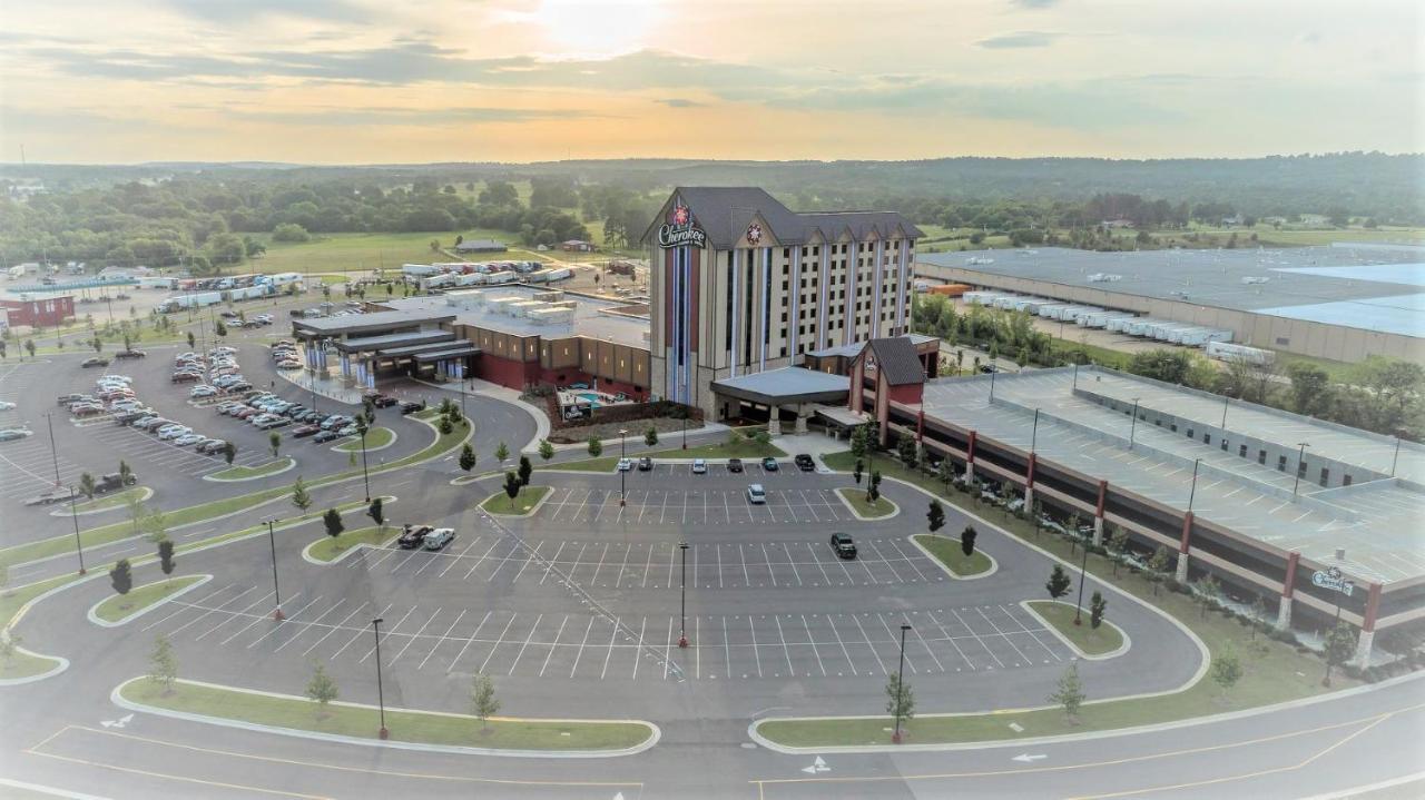 Cherokee Casino Hotel Roland Buitenkant foto