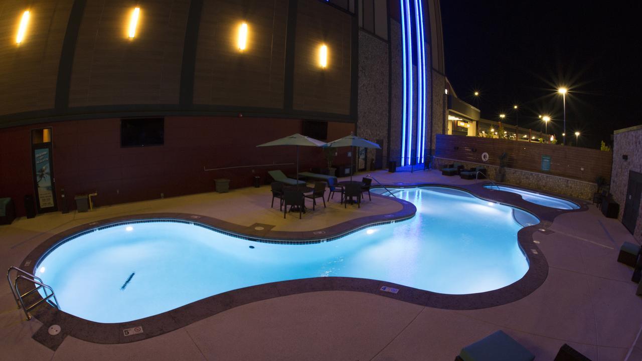 Cherokee Casino Hotel Roland Buitenkant foto