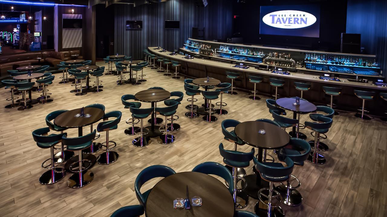 Cherokee Casino Hotel Roland Buitenkant foto