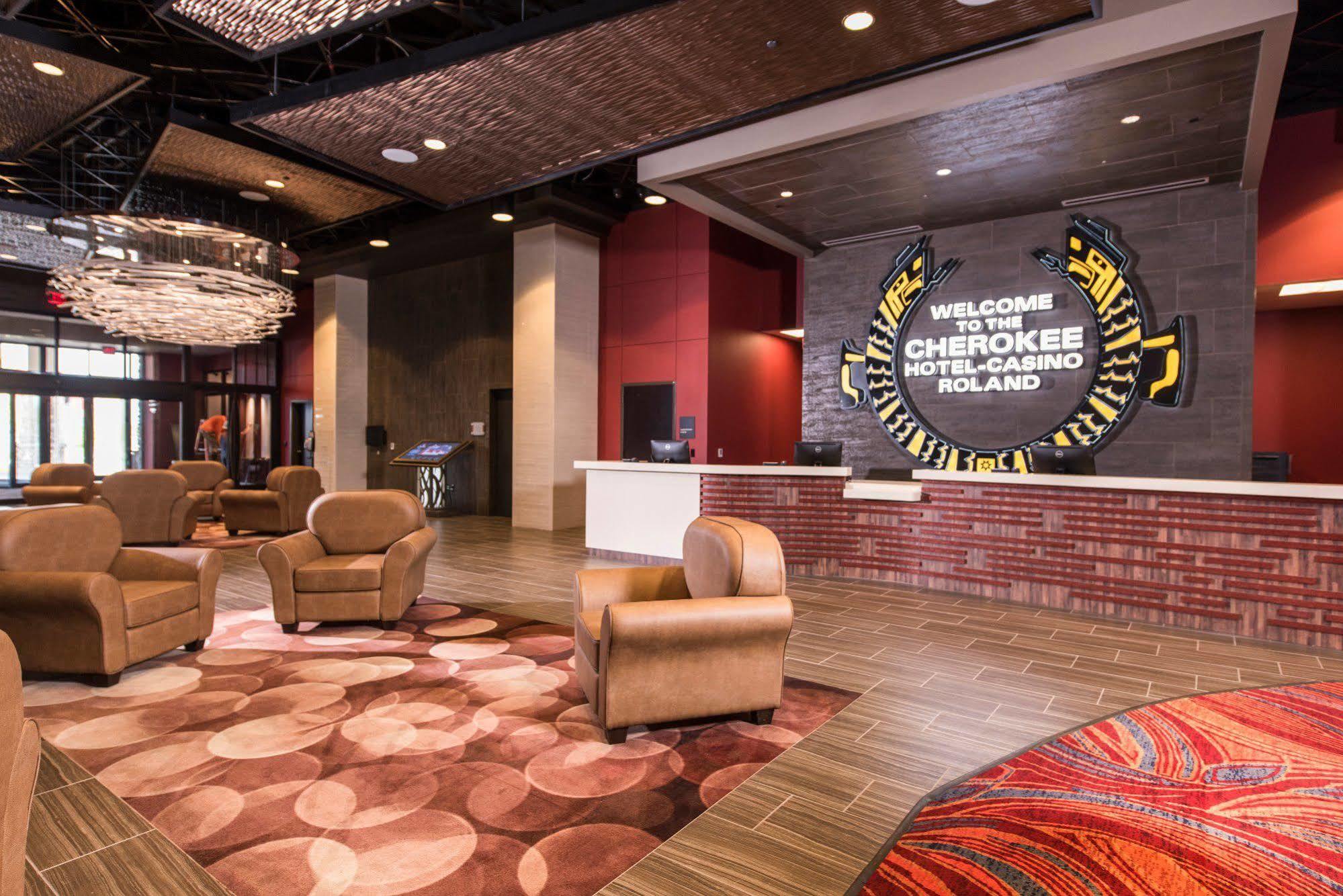 Cherokee Casino Hotel Roland Buitenkant foto