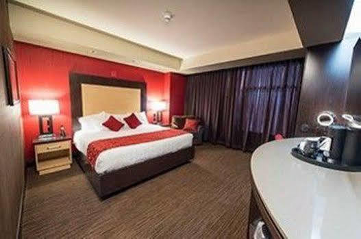 Cherokee Casino Hotel Roland Buitenkant foto